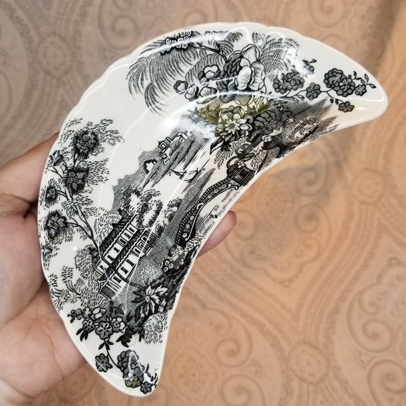 Vintage Royal Staffordshire "Tonquin" Black Cream Crescent Shaped Plate England - Picture 2 of 8